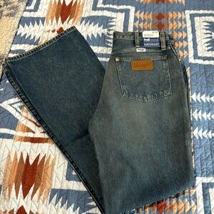 Women’s wrangler high rise boot cut jeans